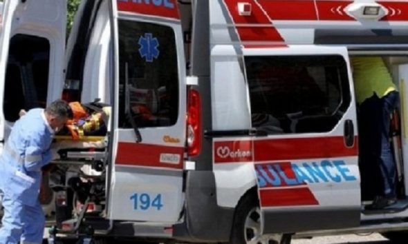 E RËNDË NË FIER/ Një automjet përplas një motor, VDES shoferi