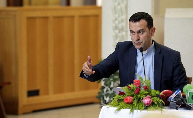 “MU NË MES TË QYTETIT”/ Dom Gjergj Meta reagon për ekzekutimin në Rrëshen: Deri kur kështu?