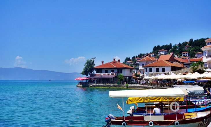 HËNGRËN DREKË NË OHËR/ Turistët thërrasin policinë kur shohin faturën
