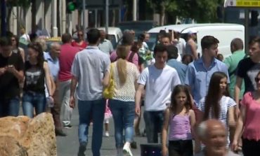 SHIFRAT/ Rritet numri i të huajve që jetojnë e punojnë në Shqipëri