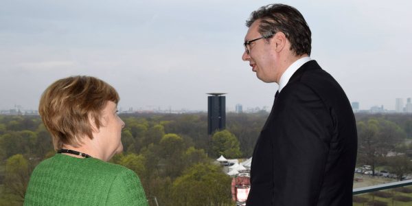 KUFIJTË/ Angela Merkel “ultimatum” Vuçiçit: Do ndëshkoheni rëndë