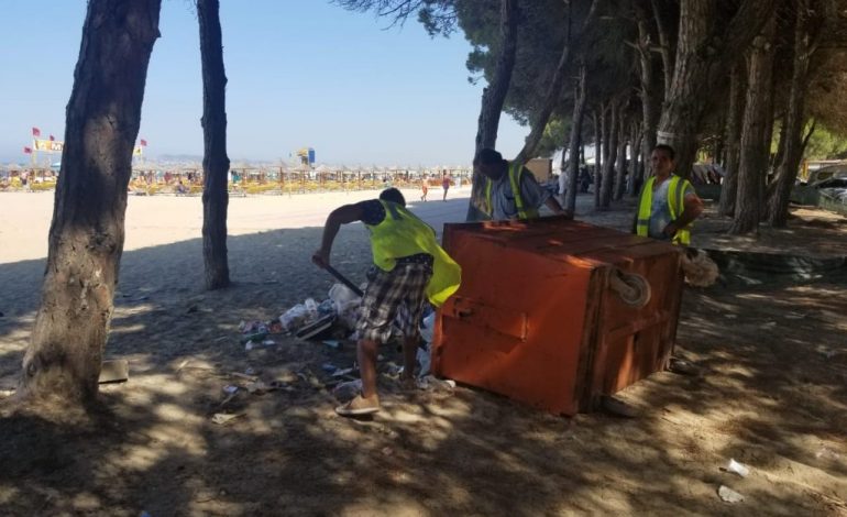 PAS MESAZHIT TË QYTETARIT DREJTUAR RAMËS PËR MBETURINAT NË GOLEM/ Bashkia e re Kavajë pastron në kohë rekord zonën. Rama-qytetarit: U kry! (FOTO)