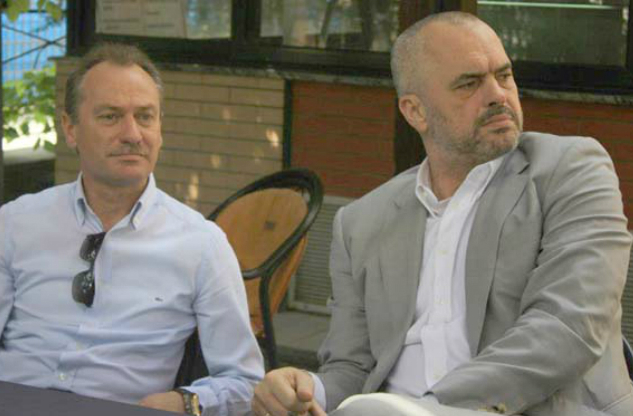SHPËTIM GJIKA FESTON DITËLINDJEN/ Rama e surprizon me një dhuratë: Dhe këtë vit nuk mungoi (FOTO)