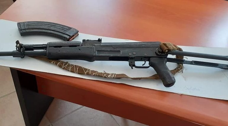 ATENTATI NË SELENICË/ Policia kalon në “sitë” zonën, i riu kapet me automatik…