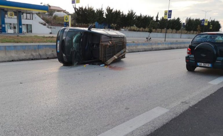 AKSIDENT NË AKSIN LUSHNJË-BERAT/ Plagosen 4 persona, njëri mbetet i bllokuar… (VIDEO)