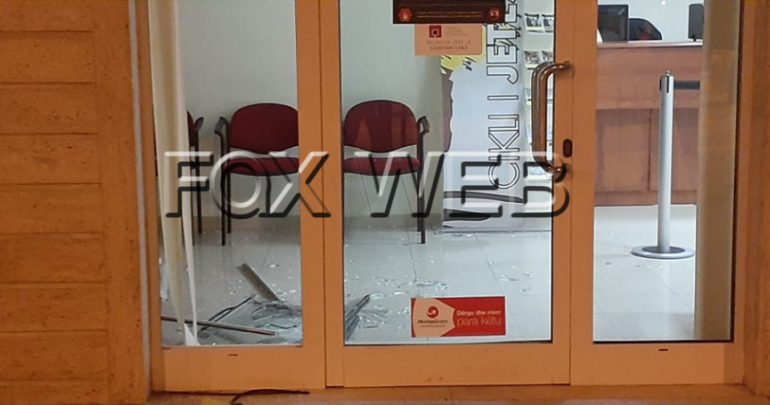 “NË MES TË NATËS”/ “Skiteri” ish-ushtarak tenton të grabisë bankën në Librazhd, arrestohet nga policia (EMRI)