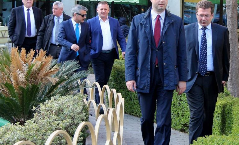 “LËVIZJET E METËS”/ Aleatët kundër Bashës: Njohim dekretin e Presidentit dhe do regjistrohemi në zgjedhjet e 13 tetorit