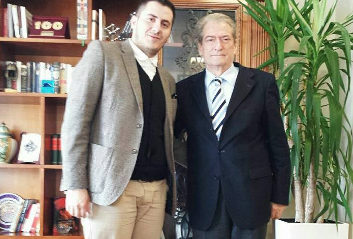 “GRUSHTA DHE SHQELMA POLICIT”/ Dalin PAMJET momenti ku kreu i FRPD-s në SHKODËR sulmon efektivin (FOTO+VIDEO)
