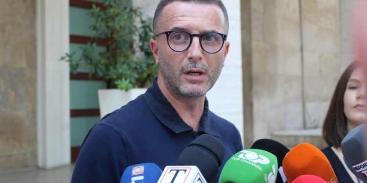 RIHAPJA E “HAVANËS”/ Braçe çon për “hetim” tre gjyqtarë: Liruan ushqimet e skaduara që bllokoi AKU