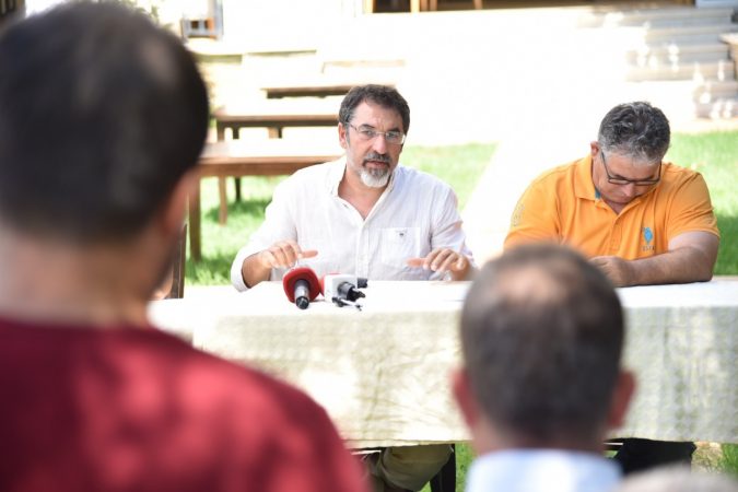 ZAPTIMI I PLAZHEVE DHE MUZIKA/ Çuçi paralajmëron bizneset