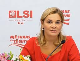 ALARM NË PARTINË E KRYEMADHIT/ Të punësuarit në bashki nisin të kalojnë me PS