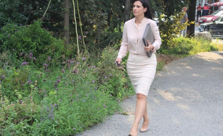 “FURTUNË” NË BURGJE/ Ministra Gjonaj ndryshon shefat e Policisë