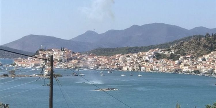 TRE TË VDEKUR NË GREQI/ Helikopteri prek telat e korrentit dhe rrëzohet (VIDEO)