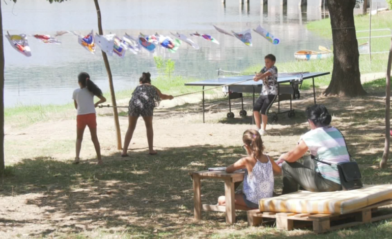 FESTË TEK LIQENI/ Bashkia e Tiranës organizon lojëra dhe aktivitete për fëmijët (VIDEO)