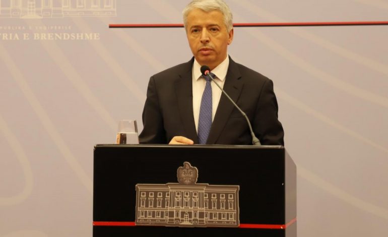 “15 SHTATORI PO AFRON”/ Minsitri Lleshaj, apel për të rinjtë: Kemi nevojë për vajzat dhe djemtë më të mirë të vendit