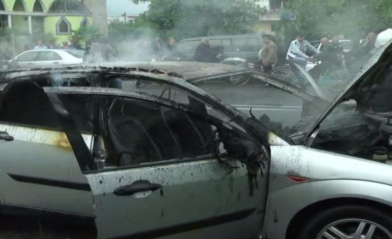 PANIK NË SHKODËR/ “Benzi” merr FLAKË në ecje, personat që ishin brenda… (FOTO+VIDEO)
