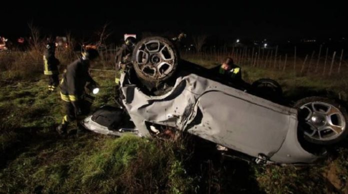 AKSIDENTI/ Përmbyset makina me 5 shqiptarë, tre prej tyre në gjendje kritike