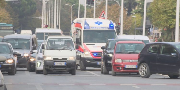 SHQIPTARËT…Sigurojnë makinat, por jo shëndetin dhe jetën