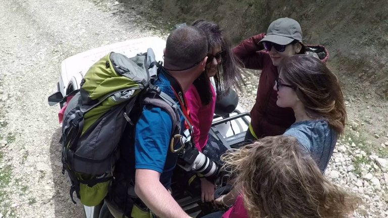 E FUNDIT/ Gjashtë turistë gjerman humbin në pyjet e Borshit, Policia i lokalizon dhe i rikthen në Ksamil