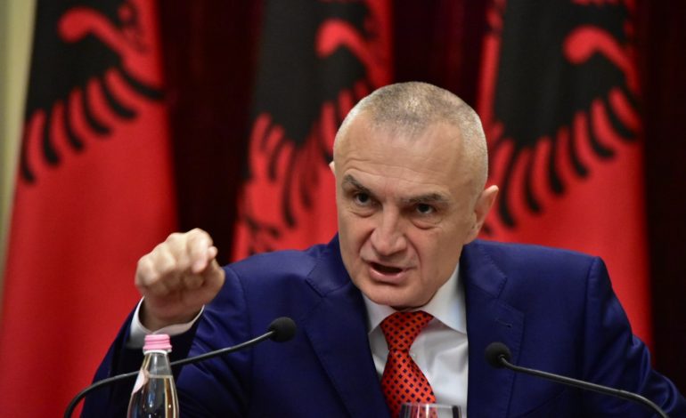 MOSKA E BEOGRADI “SY E VESHË” NË TIRANË/ Mediat ruse vlerësojnë qëndrimin e Metës dhe opozitës kundër SHBA