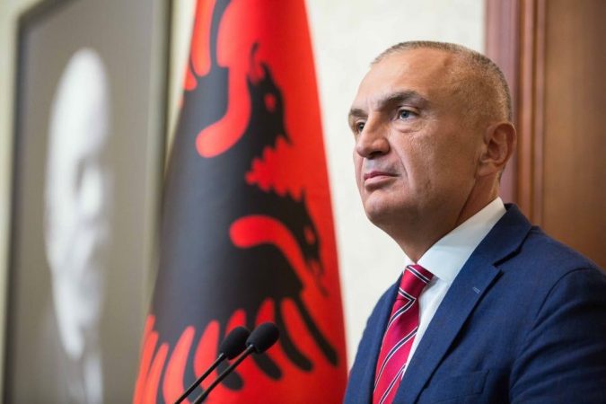 LAJTHITJA E PRESIDENTIT/ Meta bën lëvizjen e radhës për teatrin, letra që nisi dje