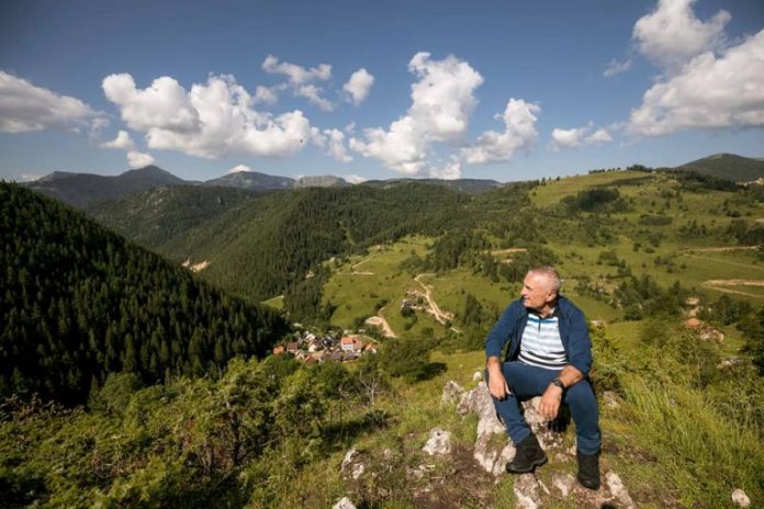 “FRYMËZOHET” NË BJESHKËT E SHARRIT/ Meta thumbon me vargjet e poetit: Krimbat u bënë flutura