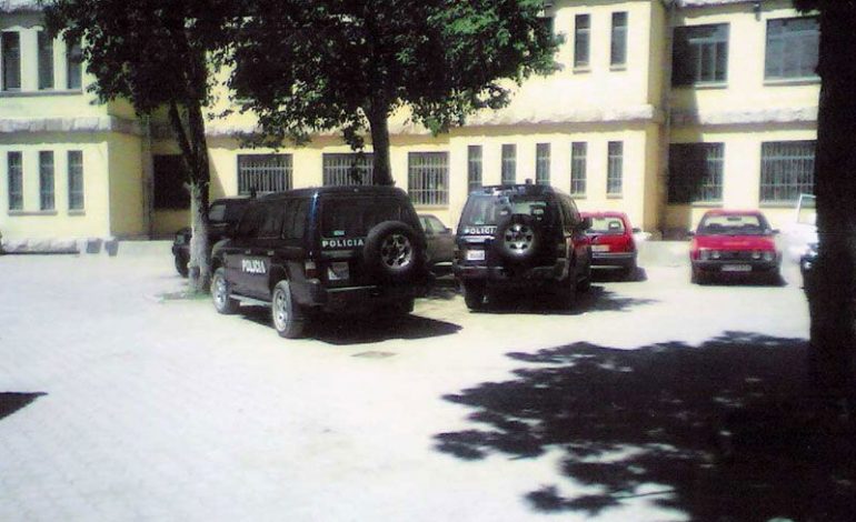 E RËNDË NË KORÇË/ Bie nga pallati një djalë 25-vjeçar, në gjendje të rëndë në spital