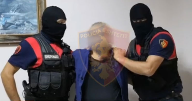 “MOS MË DEPORTONI, ATJE DO MË VRASIN”/ Rusi i arrestuar për terrorizëm lutet në gjykatë
