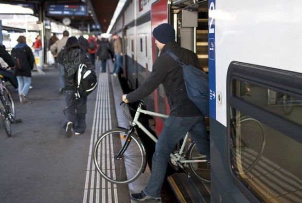 PANIK I MADH NË ZVICËR/ Treni ngujohet në tunel, pasagjerët…
