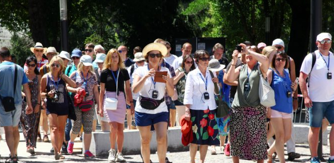 TURISTË PËR HERË TË PARË NË SHQIPËRI/ Nga “zona e ndaluar” në kryeqytet, deri te aventurat e natyrës