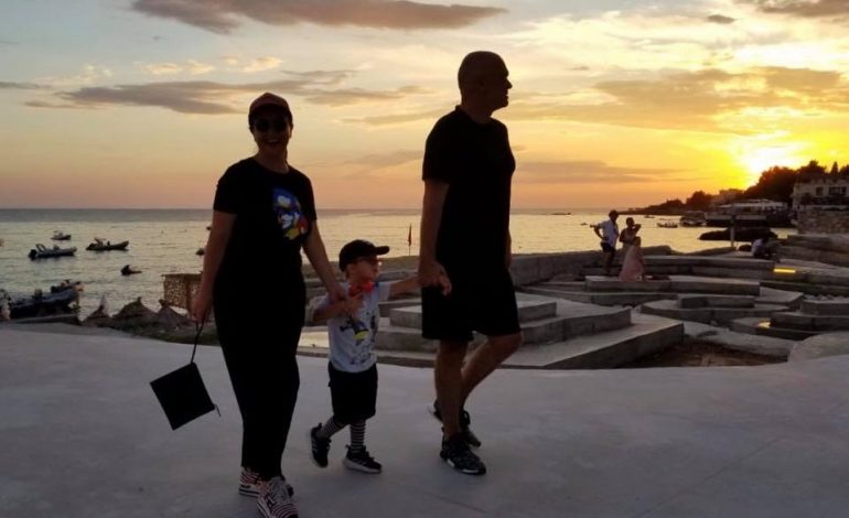 “INSTA OF THE DAY”/ Rama pushon me djalin dhe bashkëshorten, poston foto nga momenti i veçantë