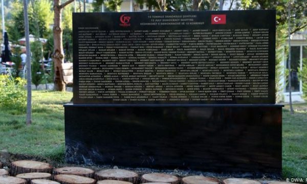 “NJË I RI E GODITI ME LEVË QË…”/ Thyhet memoriali turk tek Parku i Liqenit, dëshmitarët: Në orën… (FOTO)