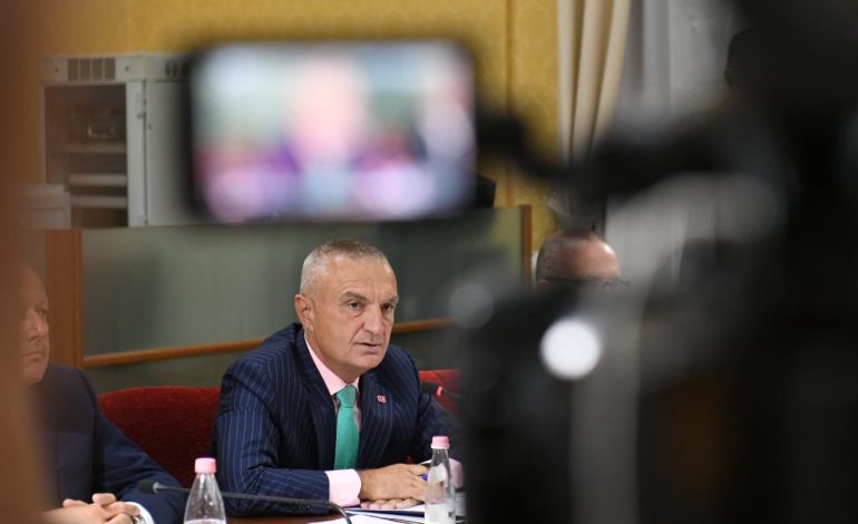 “2 PYETJET QË E LANË PA PËRGJIGJE PRESIDENTIN META”/ Nga 13 Tetori deri tek…