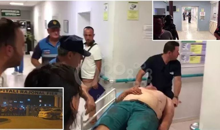 U PLAGOS ME ARMË NË URGJENCËN E SPITALIT NË FIER/ Aleksandër Zhapaj transportohet drejt Tiranës (VIDEO)