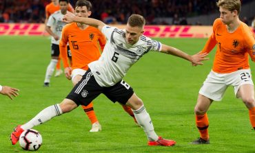 LIVE/ Po luhet ndeshja eliminatore Gjermani-Holandë, mbyllet pjesa e parë. Rezultati 1-0