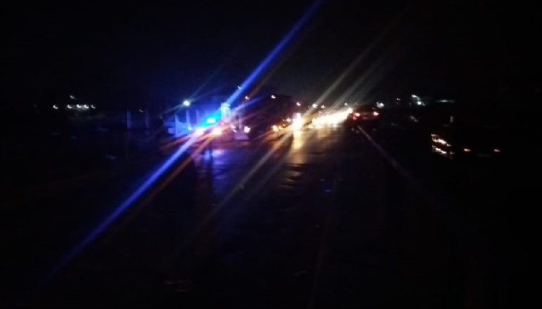 E RËNDË/ Motori përplaset me makinën e parkuar në Tiranë, vdes drejtuesi, plagoset pasagjeri