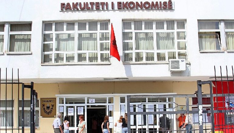 REGJISTRIMET/ Fakulteti i Ekonomisë ka një njoftim të rëndësishëm për fituesit