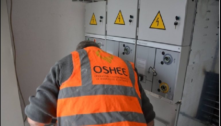 KAOS NË TIRANË/ Ndërprerjet e energjisë shkaktojnë. Digjen pajisjet elektroshtëpiake, qytetarët…