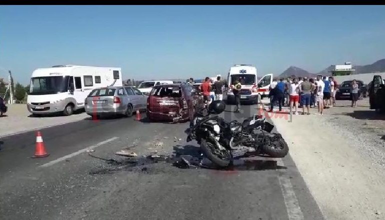 MOTORI AKSDENTOHET ME MAKINËN NË LAÇ/ Në Elbasan përplaset këmbësori, dy dërgohen me urgjencë në spital