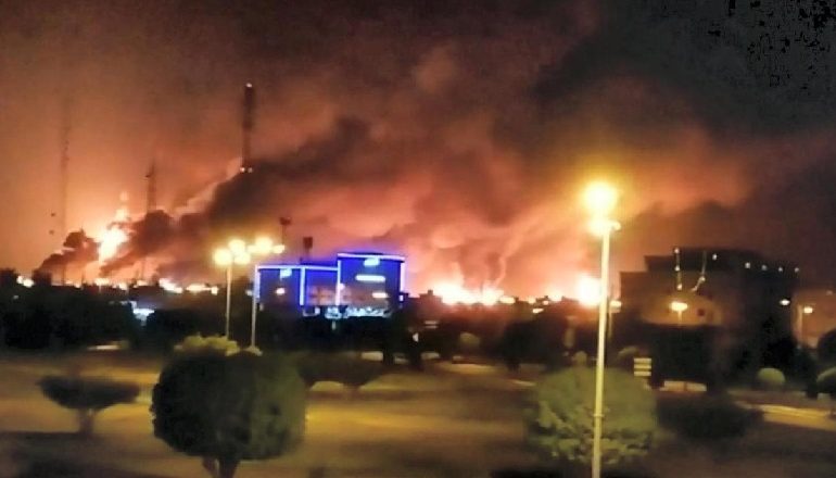 SULM I BEFASISHËM/ Arabia Saudite, dronët sulmojnë rafineri dhe fusha naftëmbajtëse