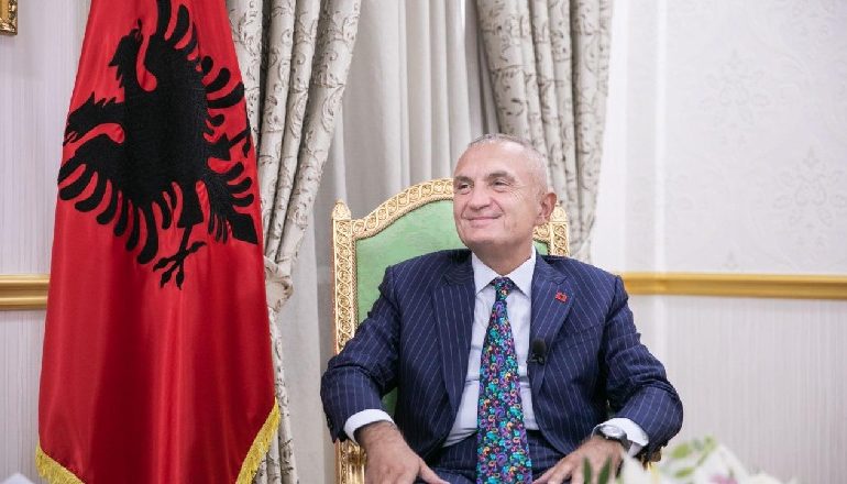 “TAKIMI SEKRET”/ Misteret e udhëtimit privat të presidentit drejt Strasburgut