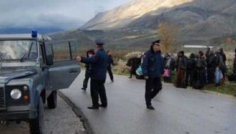 PO FUTESHIN NË SHQIPËRI/ Kapen 17 refugjatë në afërsi të fshatrave në Korçë
