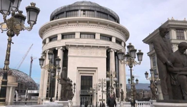 “ZHVATJA”/ Shkup, akuza ndaj një gazetari për nxjerrje të sekreteve zyrtare