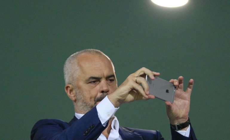 “HAHAHA, KËTO CIC MIC-et…”/ Rama DEBAT me qytetarët: Prandaj jam unë në këtë detyrë dhe jo ti (FOTO)