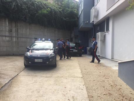 U “TËRBUA” NGA XHELOZIA/ Shqiptari qëllon 11 herë më thikë moldaven