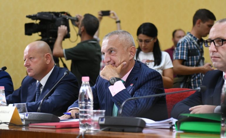“13 TETORI ENDE NË FUQI”/ Meta: Nuk mbaj përgjegjësi për krizën! Të gjithë (edhe ambasadorët) flasin në emër të shqiptarëve…’