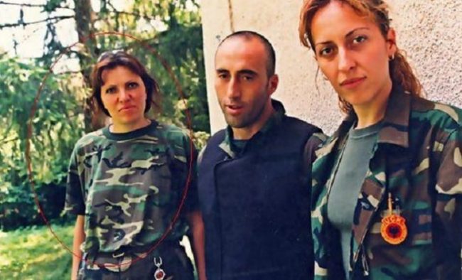 “QË DO ZOTI E TË JEM GJALLË PAS…”/ Video e rrallë: Kështu trajnoheshin femrat e UÇK-së