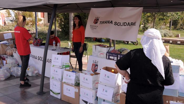 SOLIDARITETI NË SHQIPËRI/ Mbështetje për të prekurit nga tërmeti (FOTO)