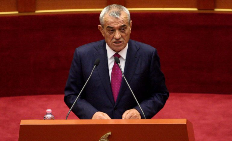 VITI I RI SHKOLLOR/ Kryetari i Kuvendit Ruçi, në shkollën “Petro Sota” në Fier: Nderime mësuesve