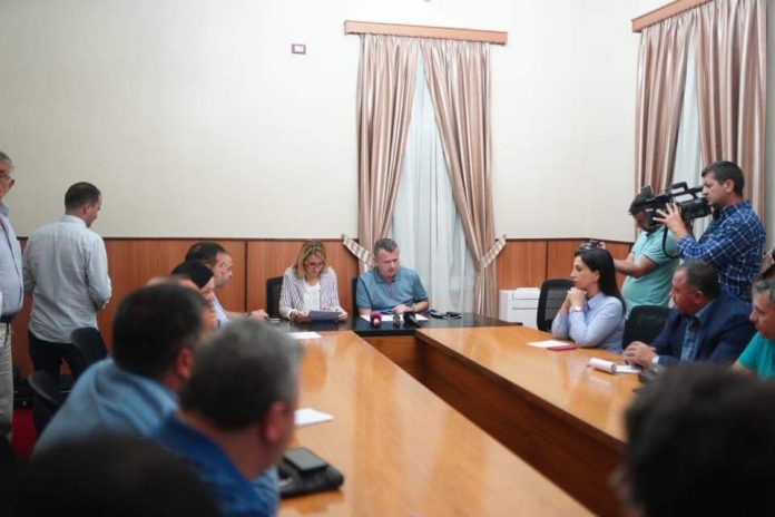 MBLIDHET SHTABI I EMERGJENCËS NË ELBASAN/ Balla: Fatmirësisht nuk ka qytetarë të lënduar